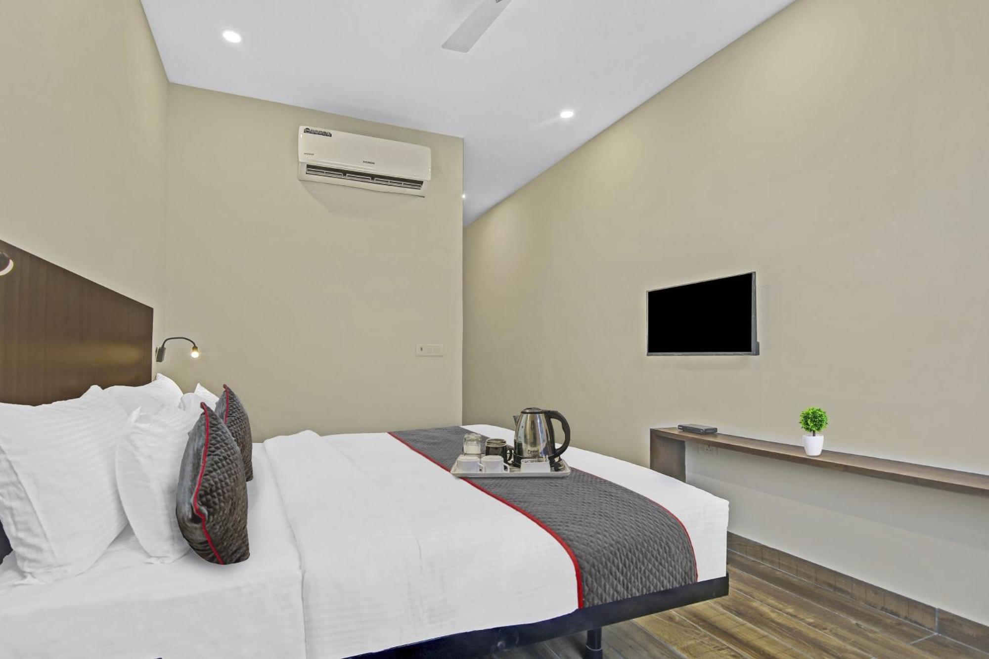 Townhouse Golden Frame Hotel Ghaziabad Exterior photo