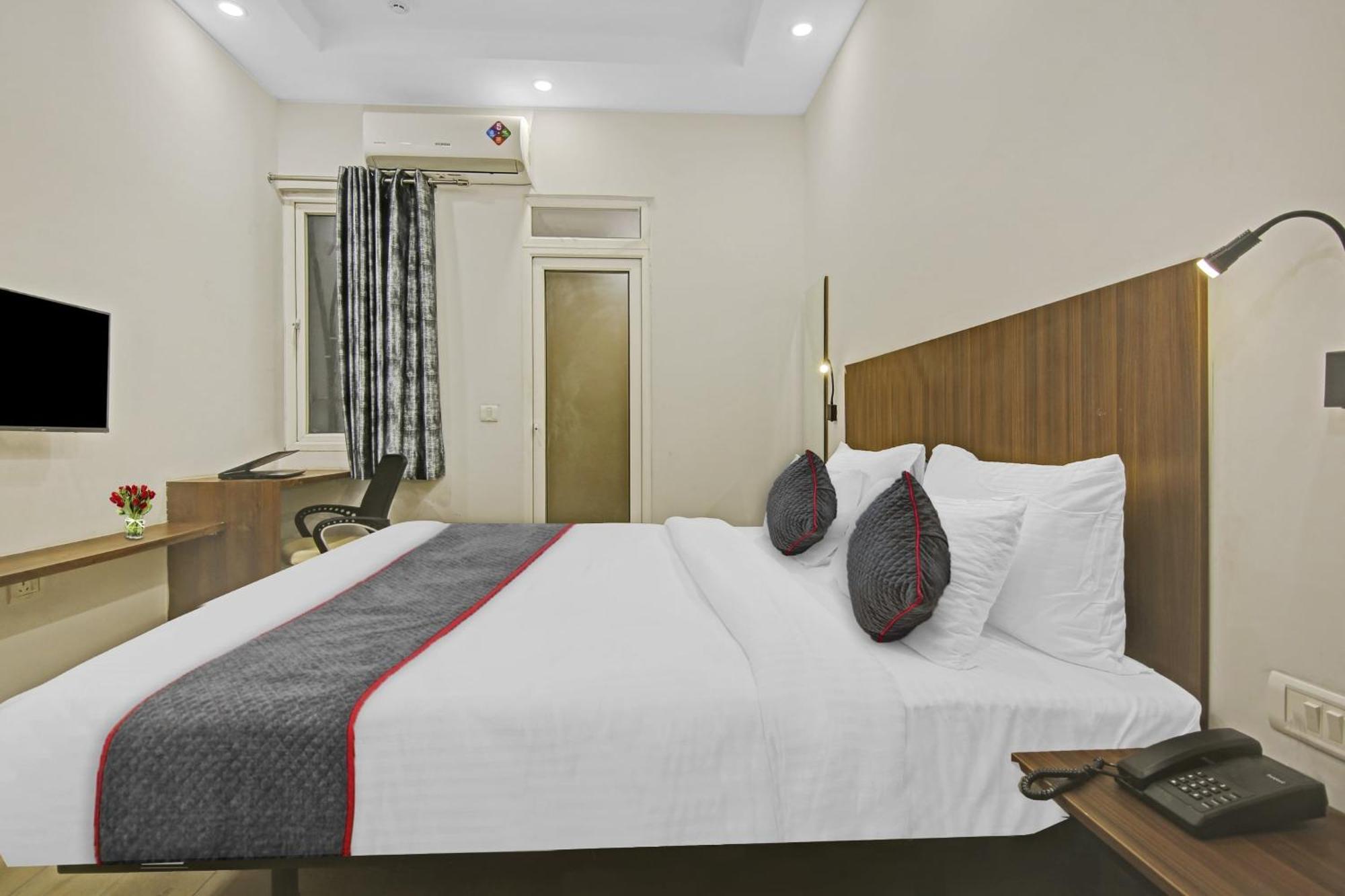 Townhouse Golden Frame Hotel Ghaziabad Exterior photo