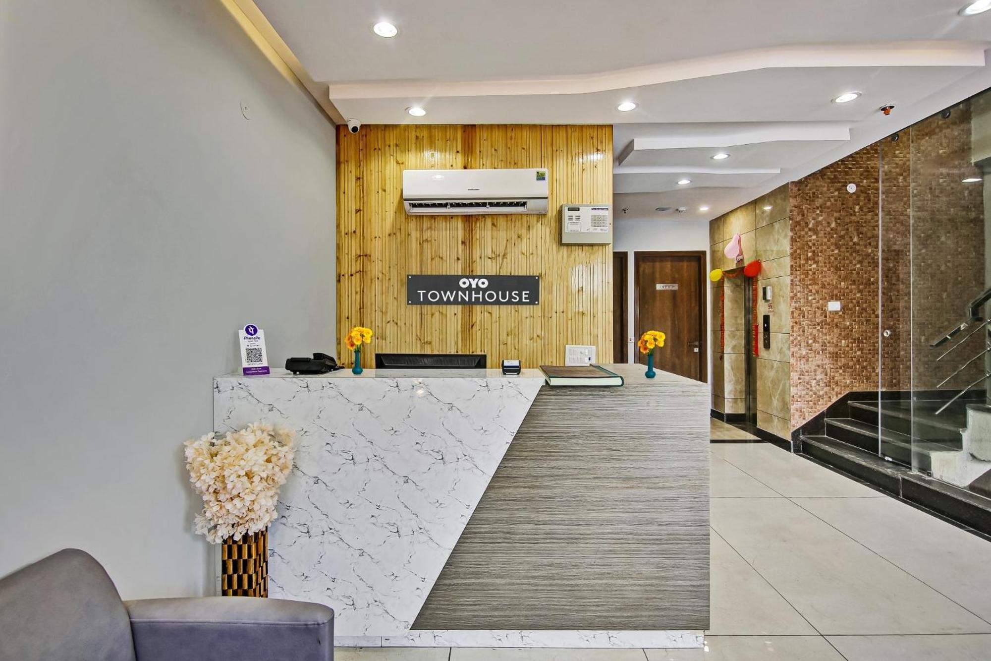 Townhouse Golden Frame Hotel Ghaziabad Exterior photo