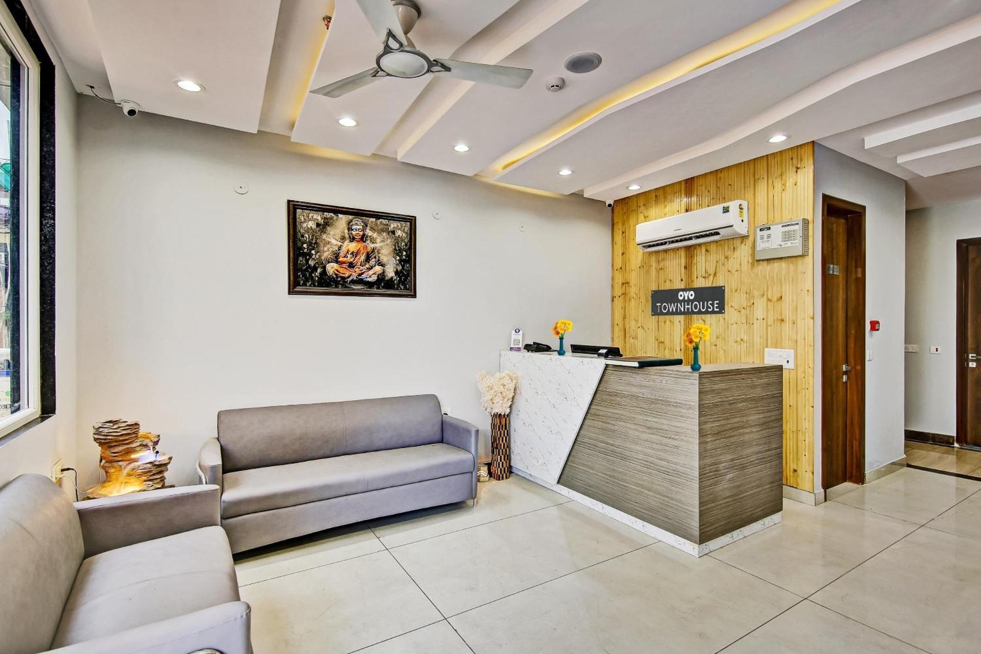 Townhouse Golden Frame Hotel Ghaziabad Exterior photo