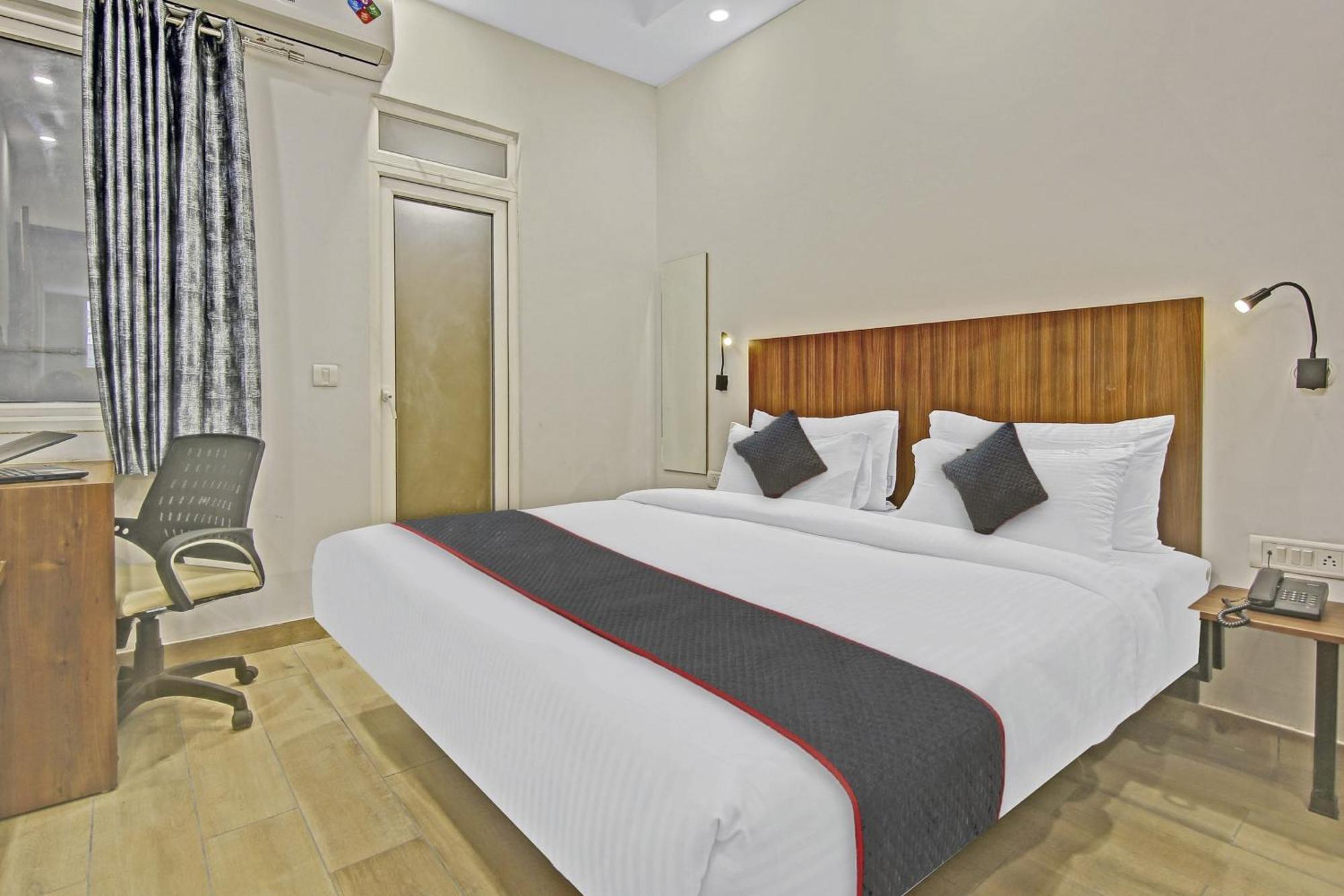 Townhouse Golden Frame Hotel Ghaziabad Exterior photo