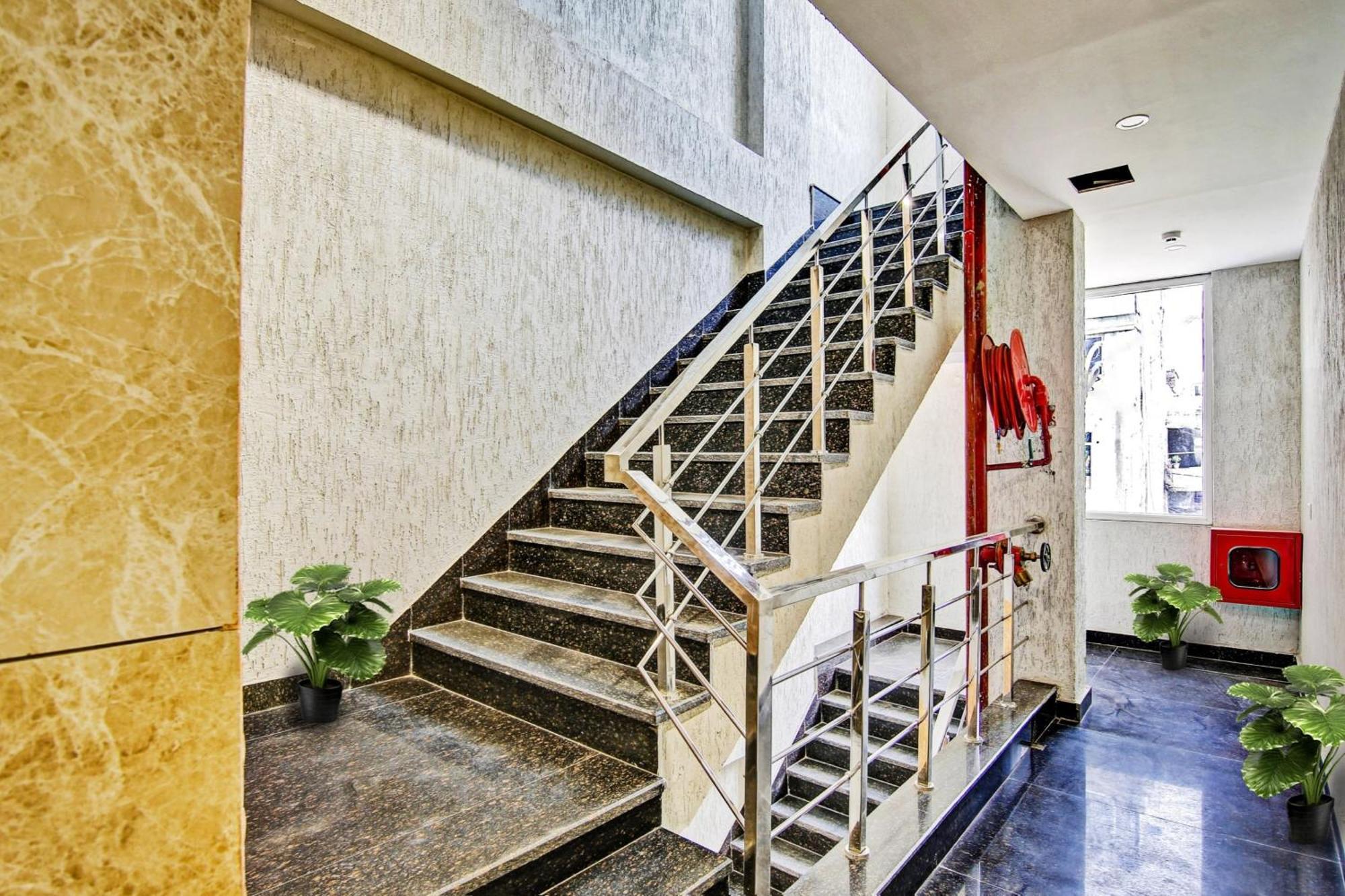 Townhouse Golden Frame Hotel Ghaziabad Exterior photo